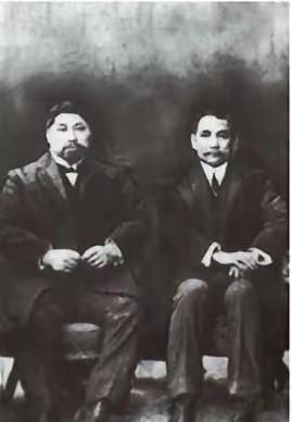 黄兴与孙中山决裂的最直接原因是1914年组建中华革命党时，孙中山要求党员宣誓“绝