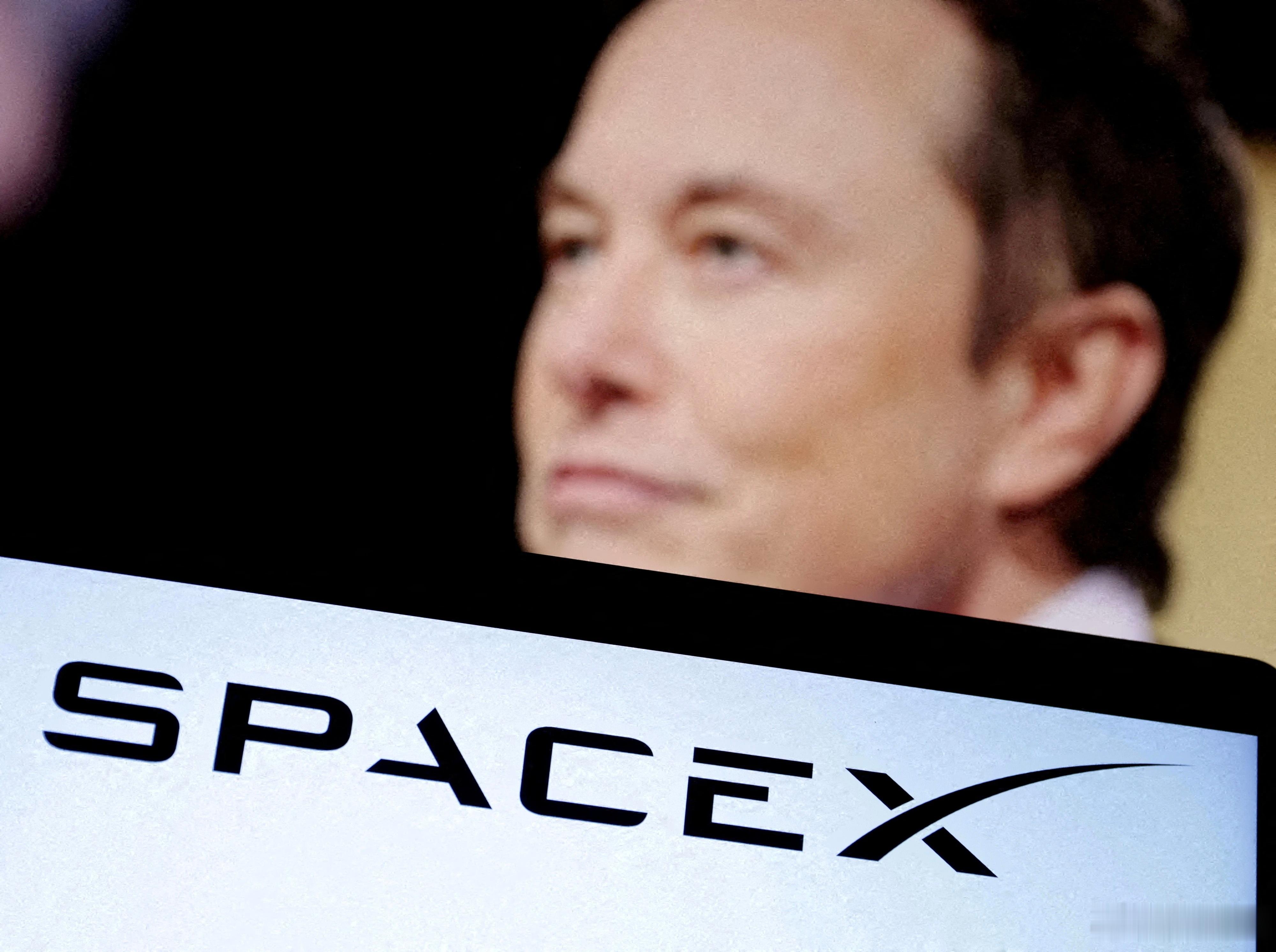 今天上市之后，马斯克的SpaceX持股价值升至约8870亿美元，总身家1.17万