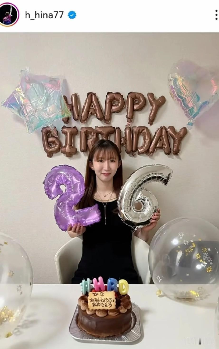 早田希娜回日本迎来26岁生日！

脱下球衣，早田妥妥美女一枚！看上去也就20出头