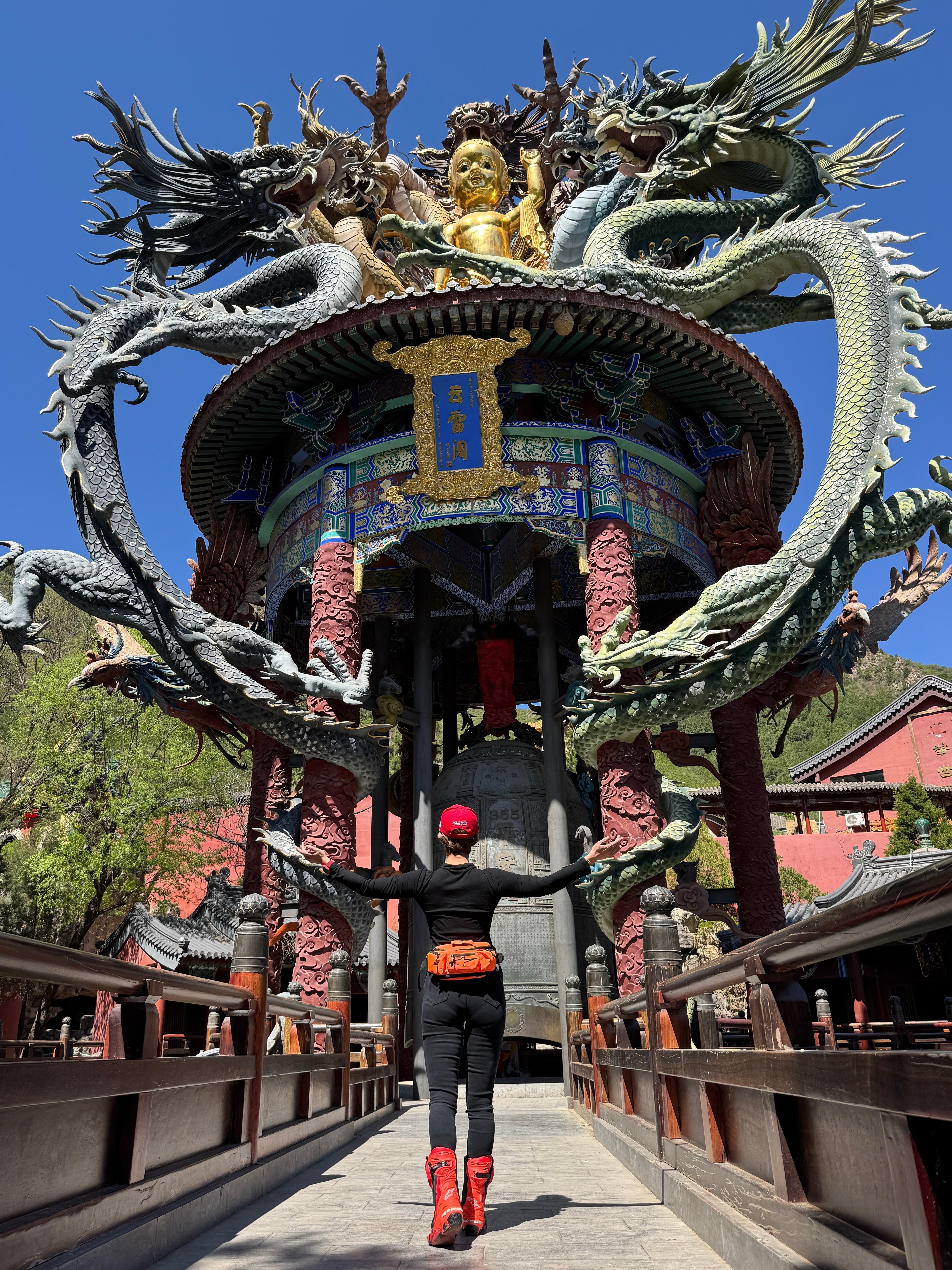 白瀑寺大风天南雁自然没啥车也没啥人，来白瀑寺拜拜车神殿🙏再吃顿素斋，收拾返程~