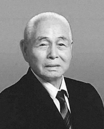 1965年，卫生部长钱信忠正在汇报工作，毛主席突然面色铁青地打断他：“听听你汇报