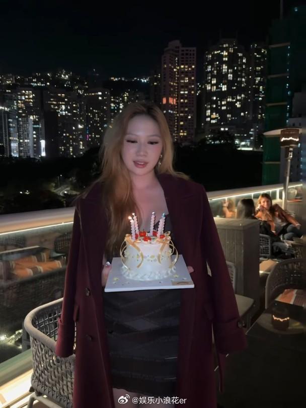 甄子丹女儿22岁颜值 甄子丹女儿甄济如（Jasmine）19 号迎来 22 岁生