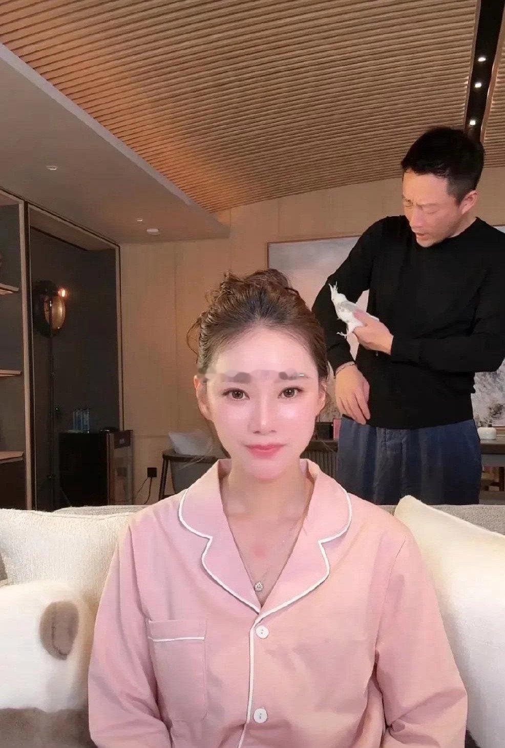 马筱梅，找到了自己的舞台。人家直播一场，就把一个月的零花钱赚回来了，你还有什么用