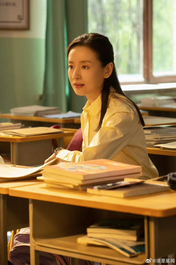 董洁演出了鼓励型老师的含金量董洁闯进白月光老师赛道 周芸这种老师，确实是学生心里