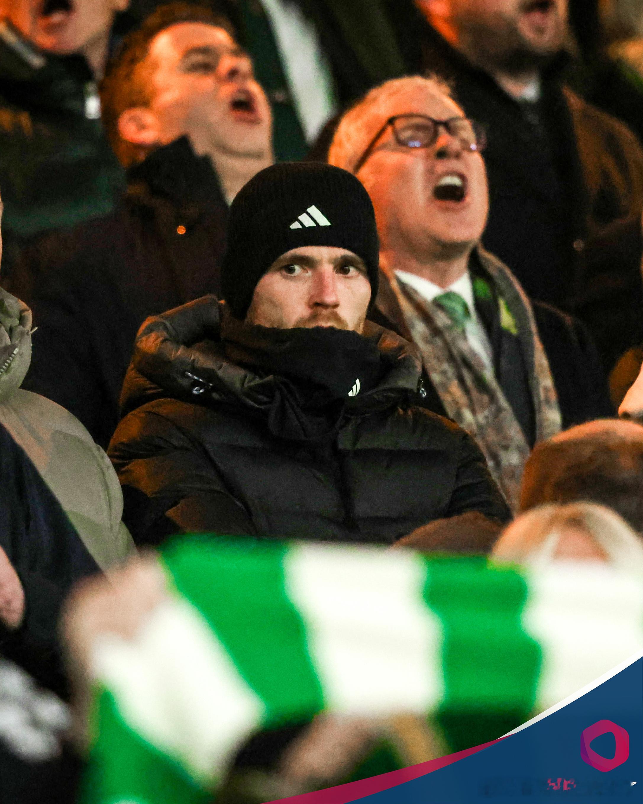 罗伯逊今晚现身凯尔特人公园球场，现场观看了凯尔特人在欧联杯中对阵斯图加特的比赛。