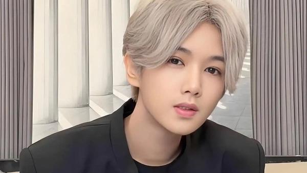 网红鹿哈带货的贡菜千层肚因加工环境问题被监管通报，登上热搜。其团队回应称已更换厂