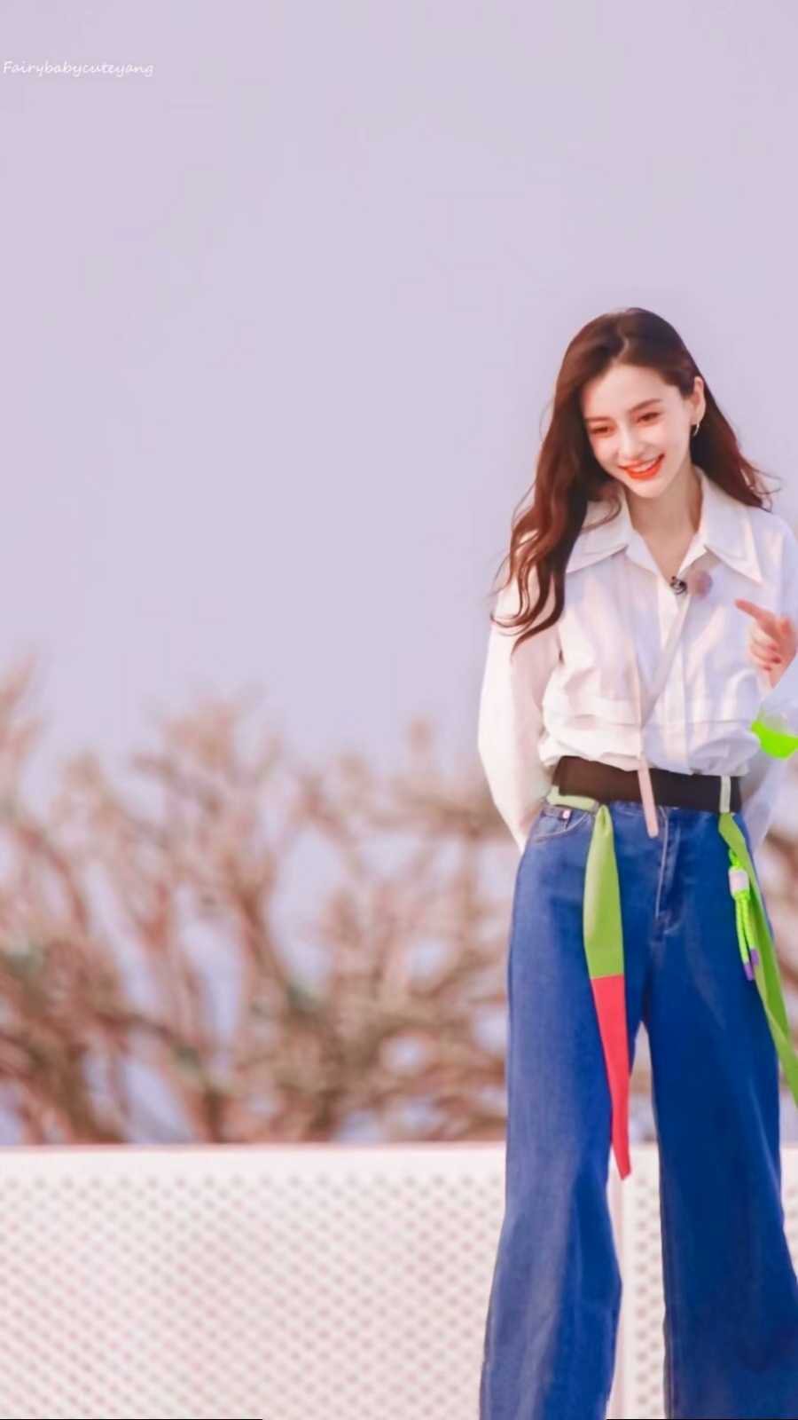 angelababy angelababy “我沿着星河捡着你遗落在月亮旁的浪漫