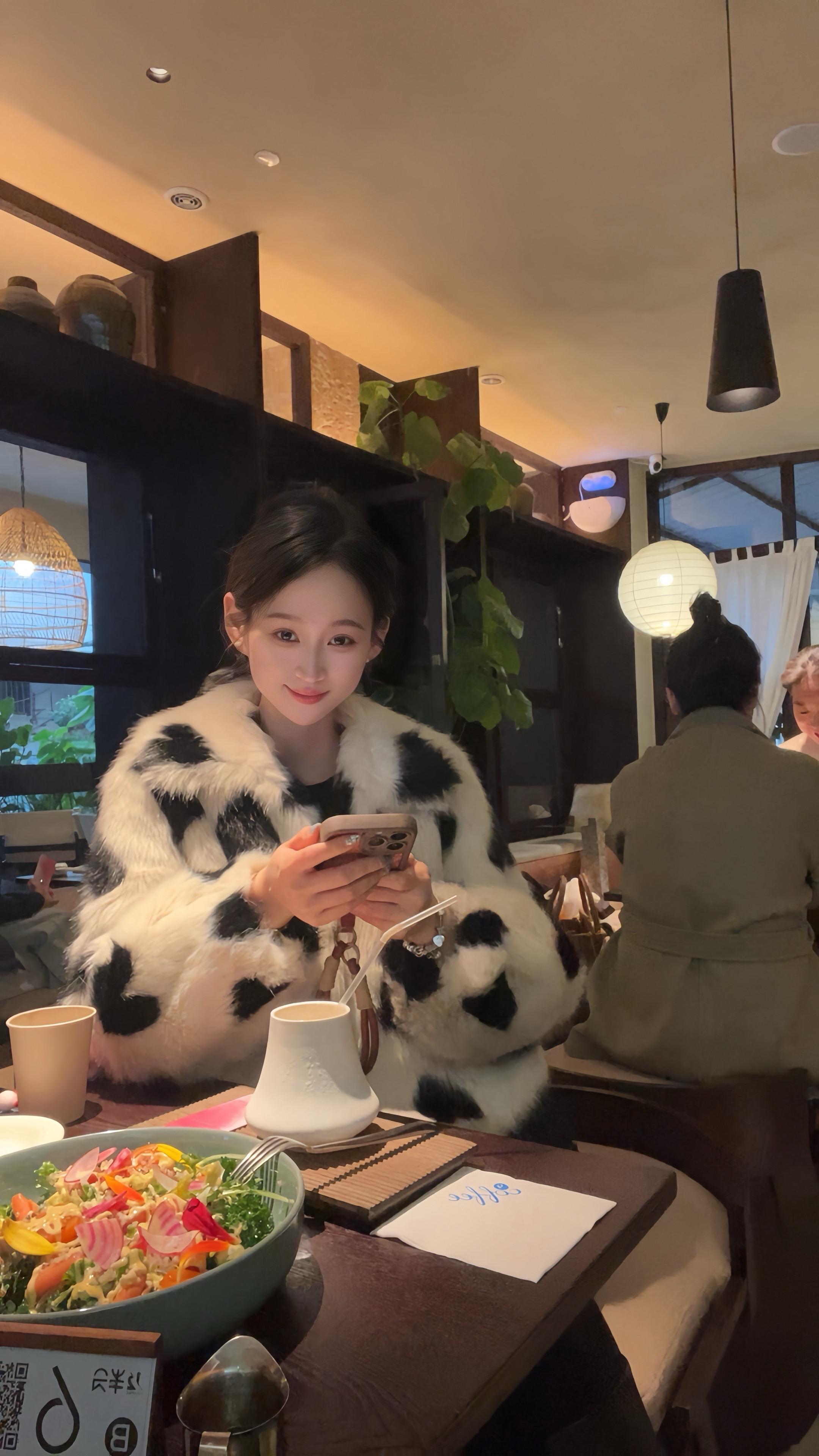 因为歌好听所以配了照片(੭ •_•)📸