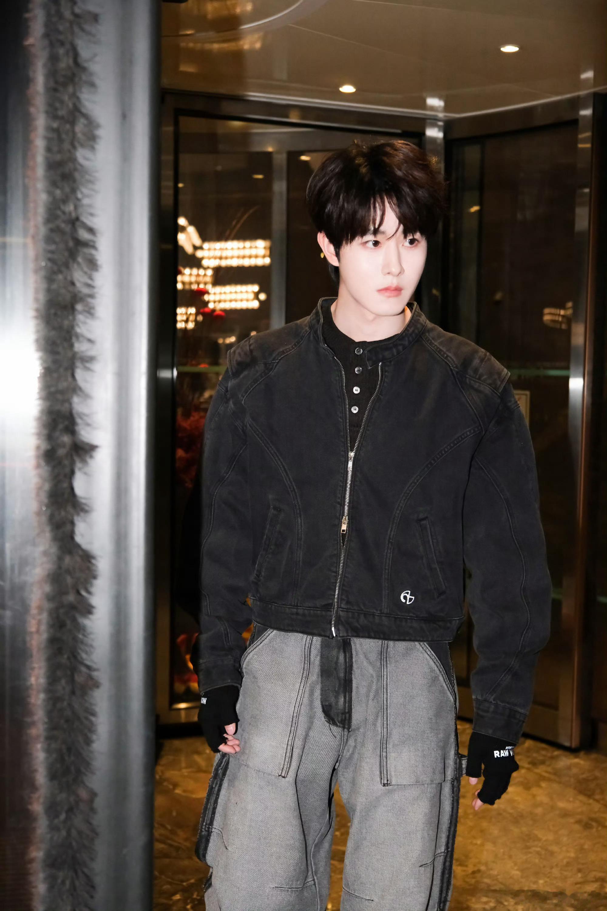 田嘉瑞 × 情人节营业大片📸演绎 Nomanual 25秋冬牛仔夹克，摩登复古