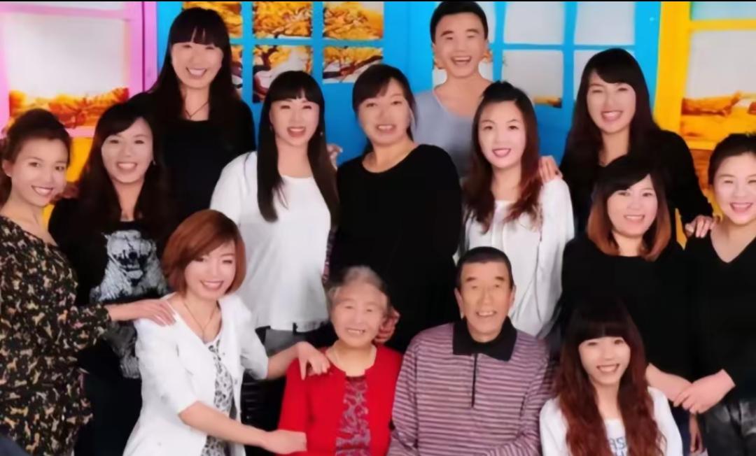山西一对夫妻，生了11胎全是女儿，丈夫眼看妻子生不出儿子，无奈决定放弃。谁料，1