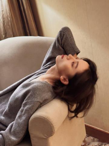 0秒猜出王晓赟子的海龟汤 家人们，下班直播玩海龟汤太逗啦！题目刚一说完，弹幕就像