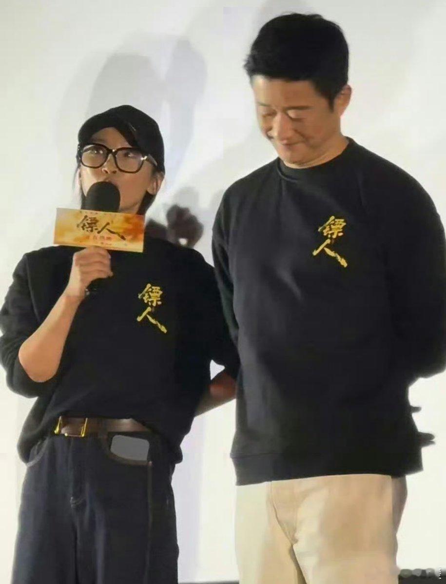 谢楠告诉吴京会有人为你而来谢楠现身《镖人》路演，发言超真实。因刀马感动落泪，又对