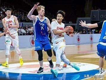 中国男篮艰难逆转台湾省队…男篮世亚预焦点战，中国男篮100-93逆转战胜中国台北