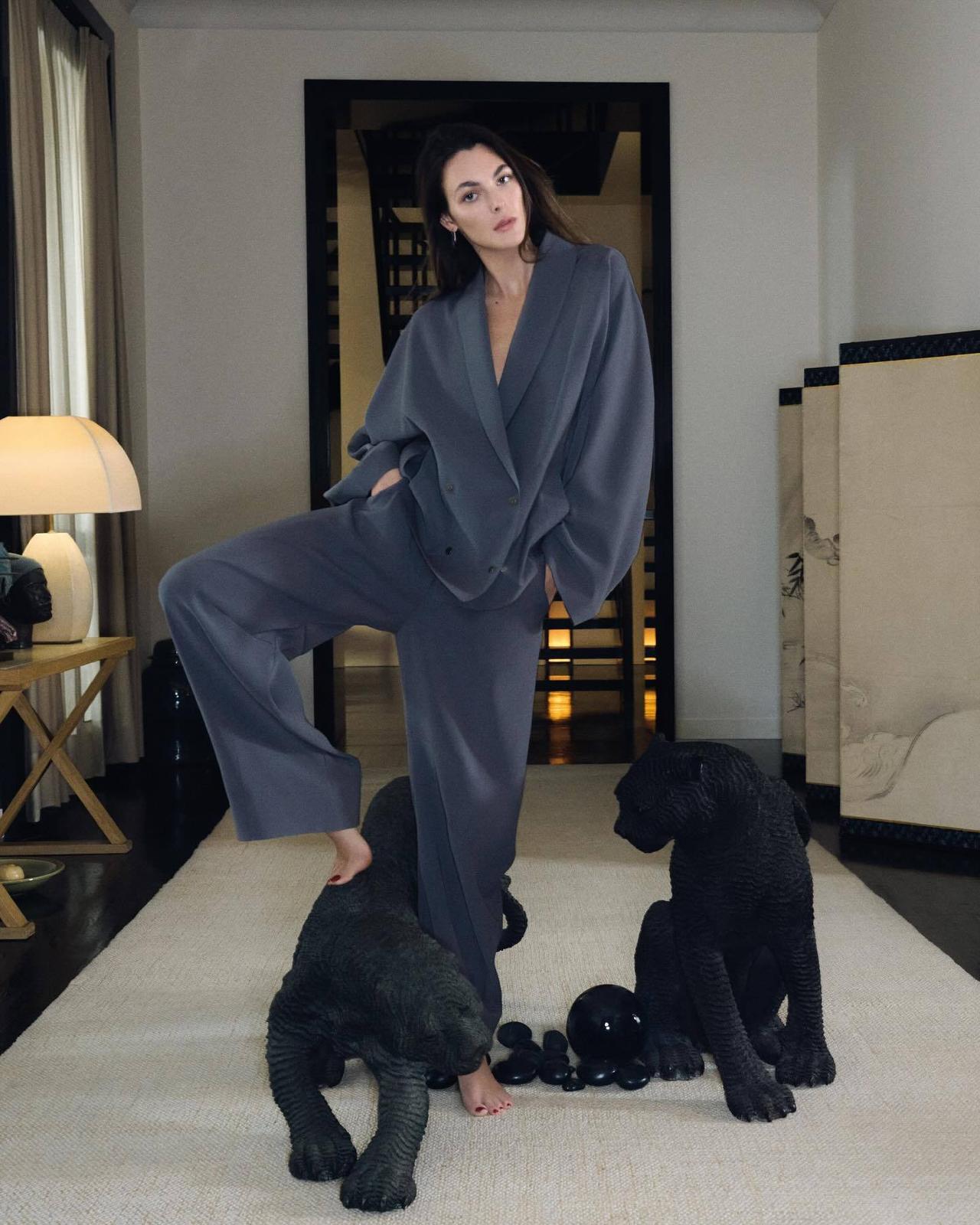 Giorgio Armani 2026春夏全球成衣广告，镜头取景于品牌创始人位于