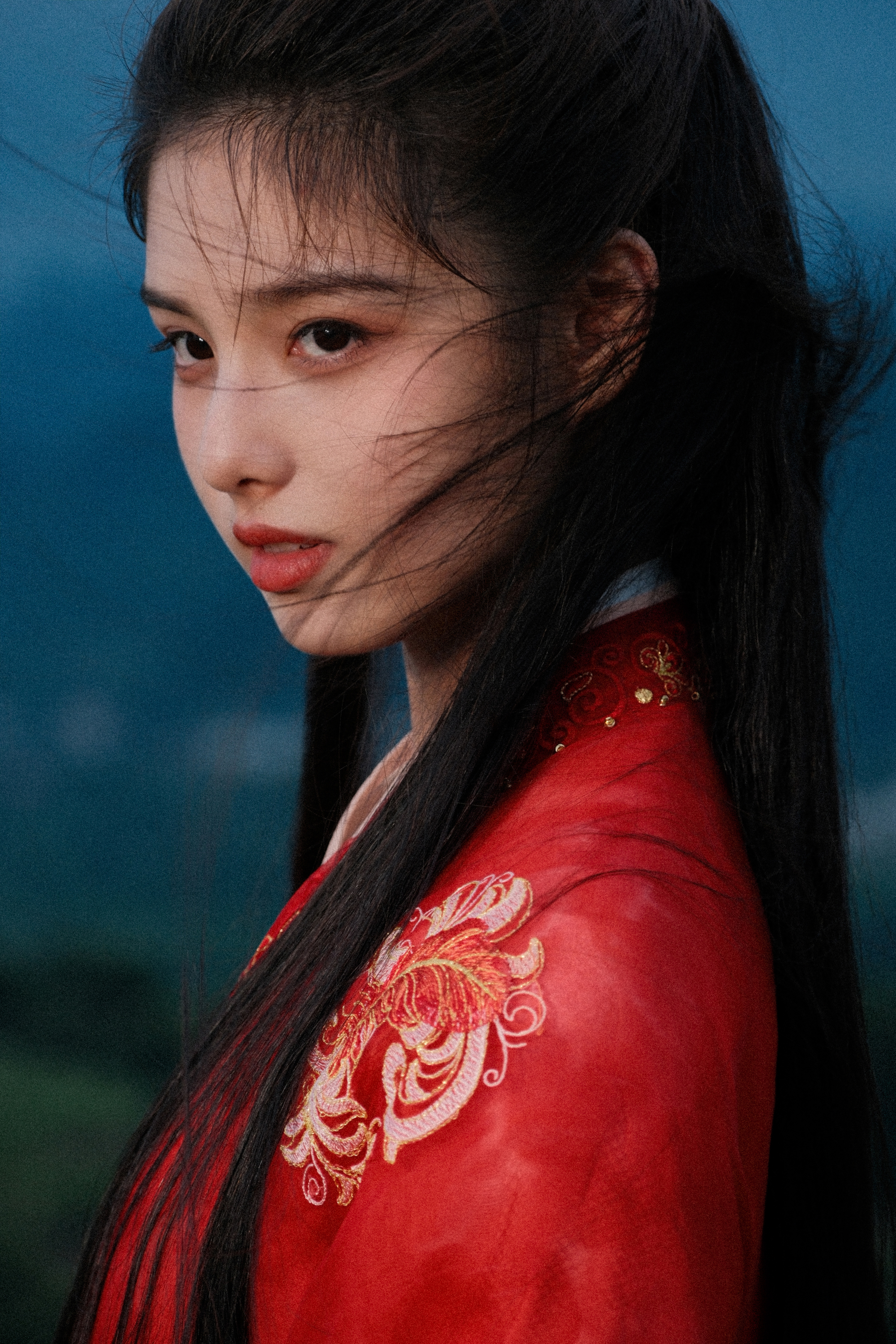 艾米 提问贴🙋🏻♀️偶遇到一个小女孩 有人知道这是谁吗？？雀骨艾米谢嘉鱼