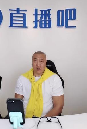 中国男篮惨败日本，篮坛名宿马健直接开炮，怒批中国男篮管理层。

估计昨天刷到体育