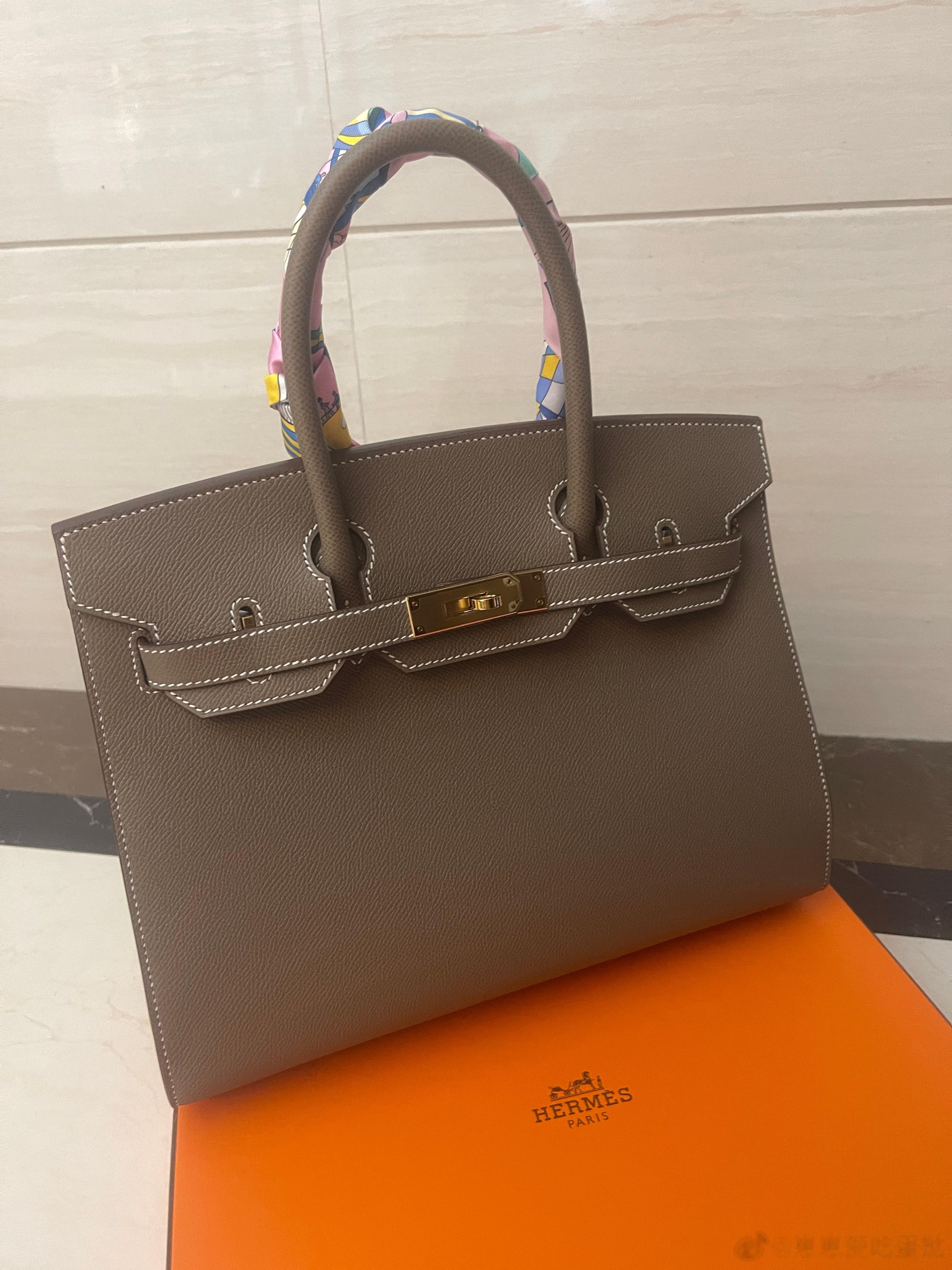 我妈去年配的外缝30也太美了被我翻出来 [挤眼]赶紧顺走 ​​​