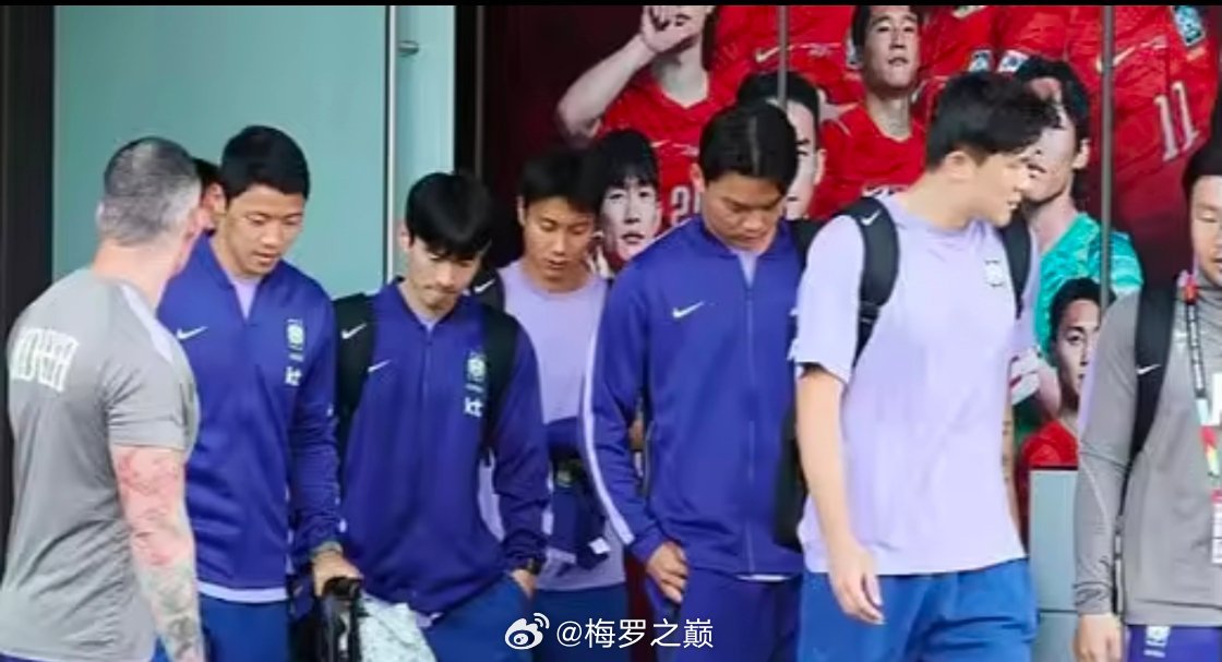韩国队在世界杯小组赛出局后，主教练洪明甫也主动辞职。据韩媒Naver的报道，全队