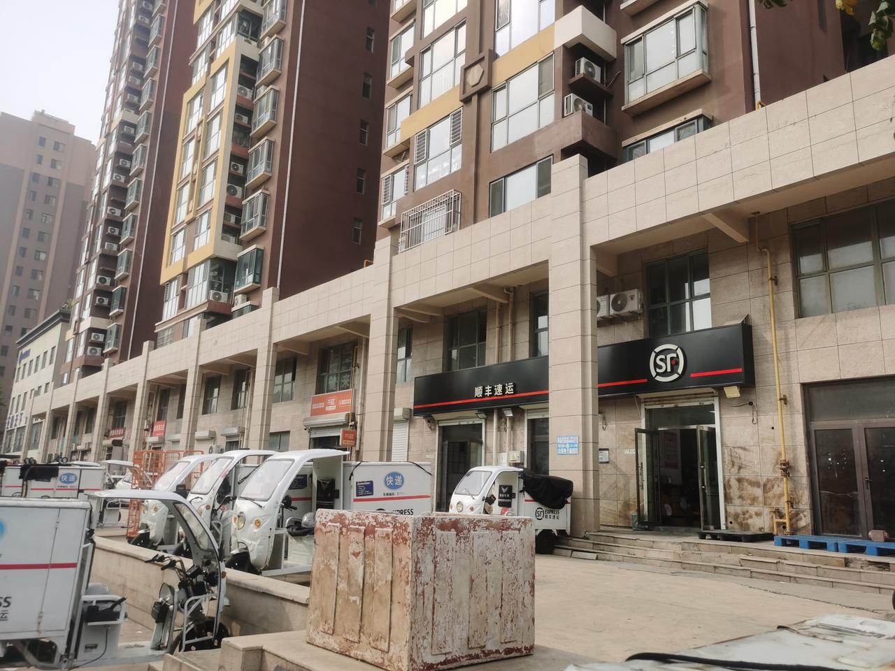 昨天下午3点，商铺租户发来消息：不续租了。妻子没上班，这8250块钱，是我全家唯