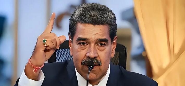 北京时间1月6日凌晨，被美国强行控制的委内瑞拉总统马杜罗要在美国法庭“受审”。这