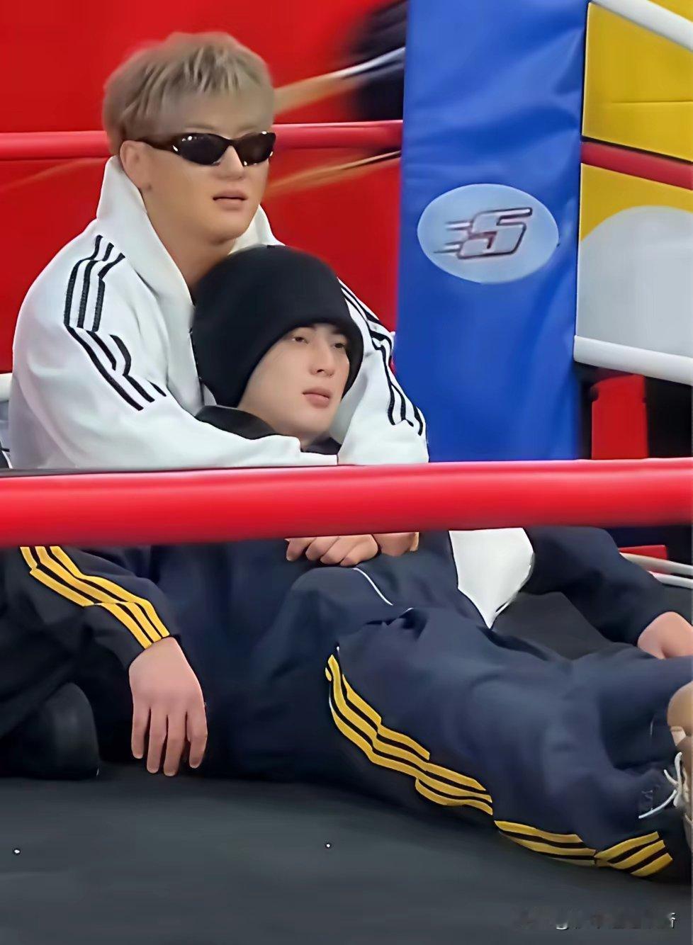 看了《宇宙闪烁请注意》，对黄子韬的印象从没什么好感到有点觉得他可爱了。一米八多的