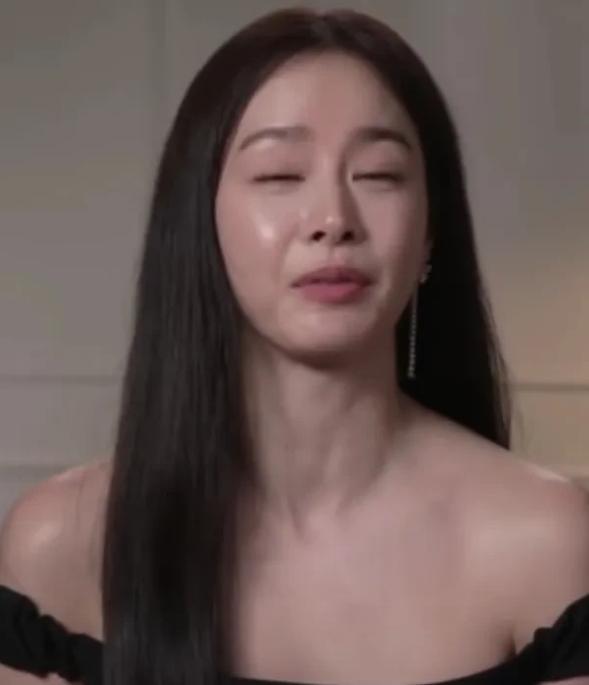“没有一个女人能从婚姻中笑着出来”，这句略显悲观的话，在娱乐圈却并非绝对。就像金