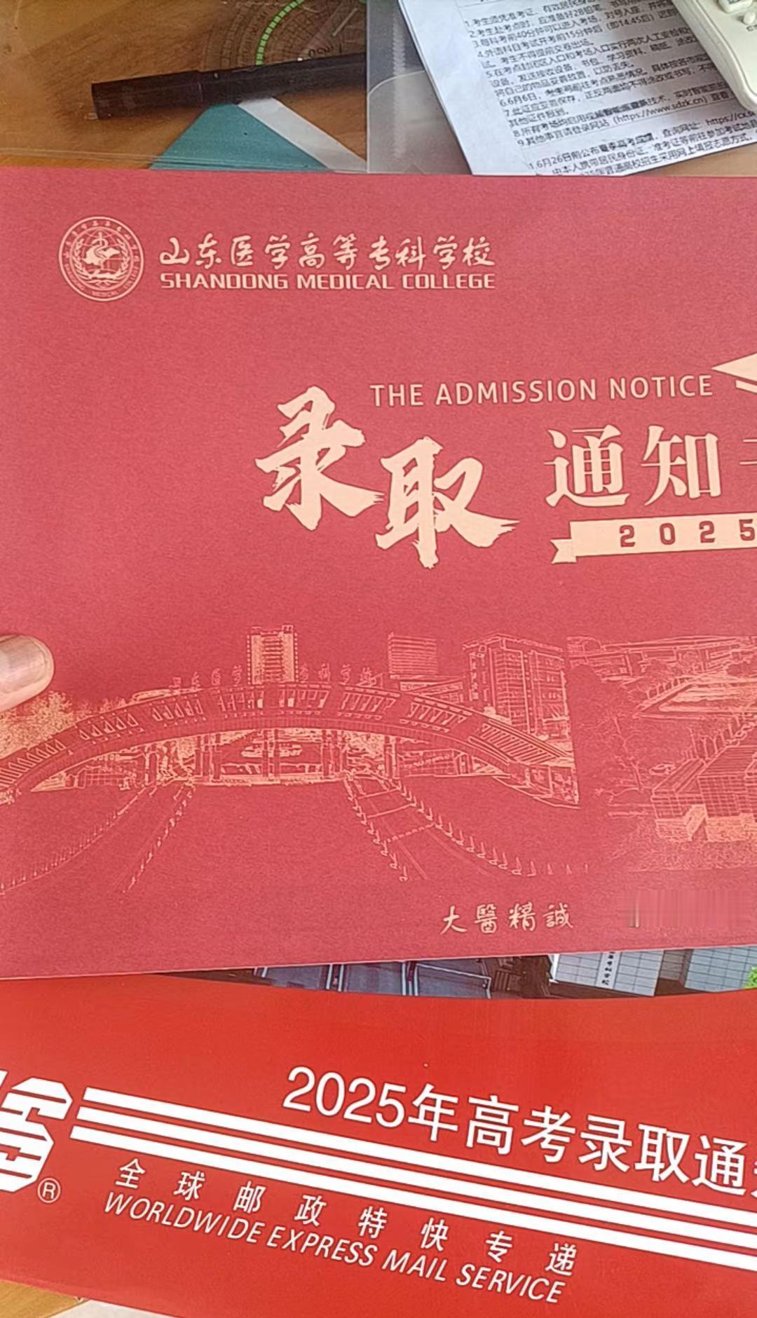 十二年苦读，换来一张大专通知书。

有人替你惋惜，我却想鼓掌。

凌晨五点的早读
