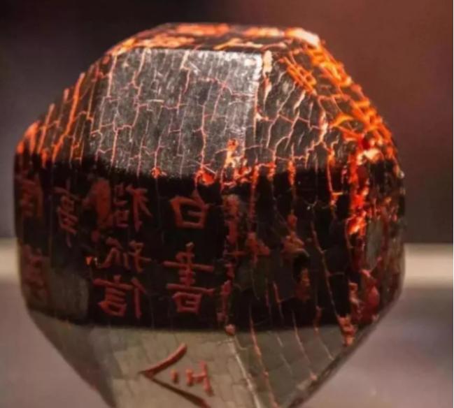 1981年，陕西一名中学生捡到一块“黑色煤炭”，主动上交国家，奈何工作人员不识货