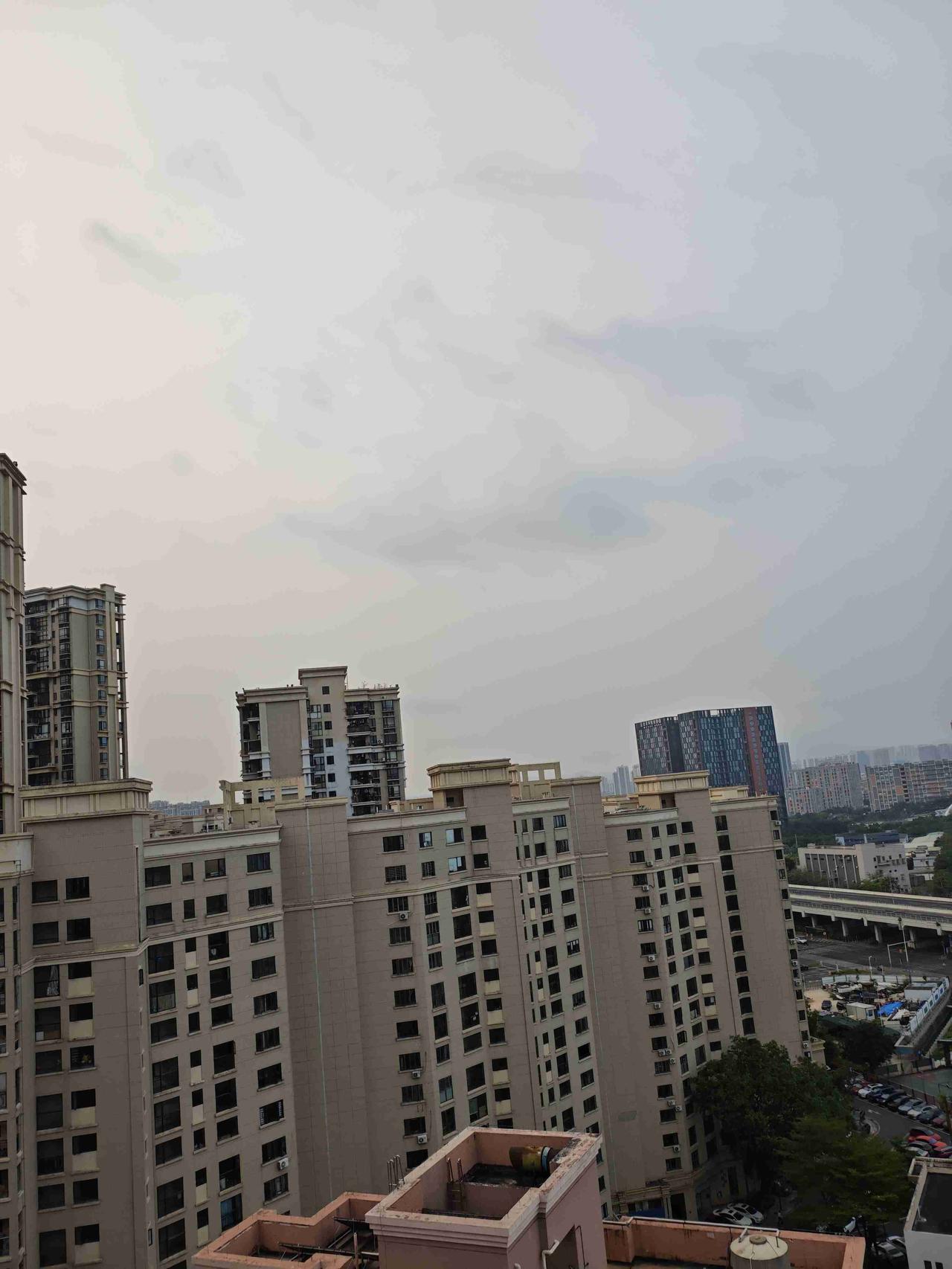 我的今日状态：😁轻松愉快
我这里的天气：🌤️多云：深圳今日多云，气温23度到