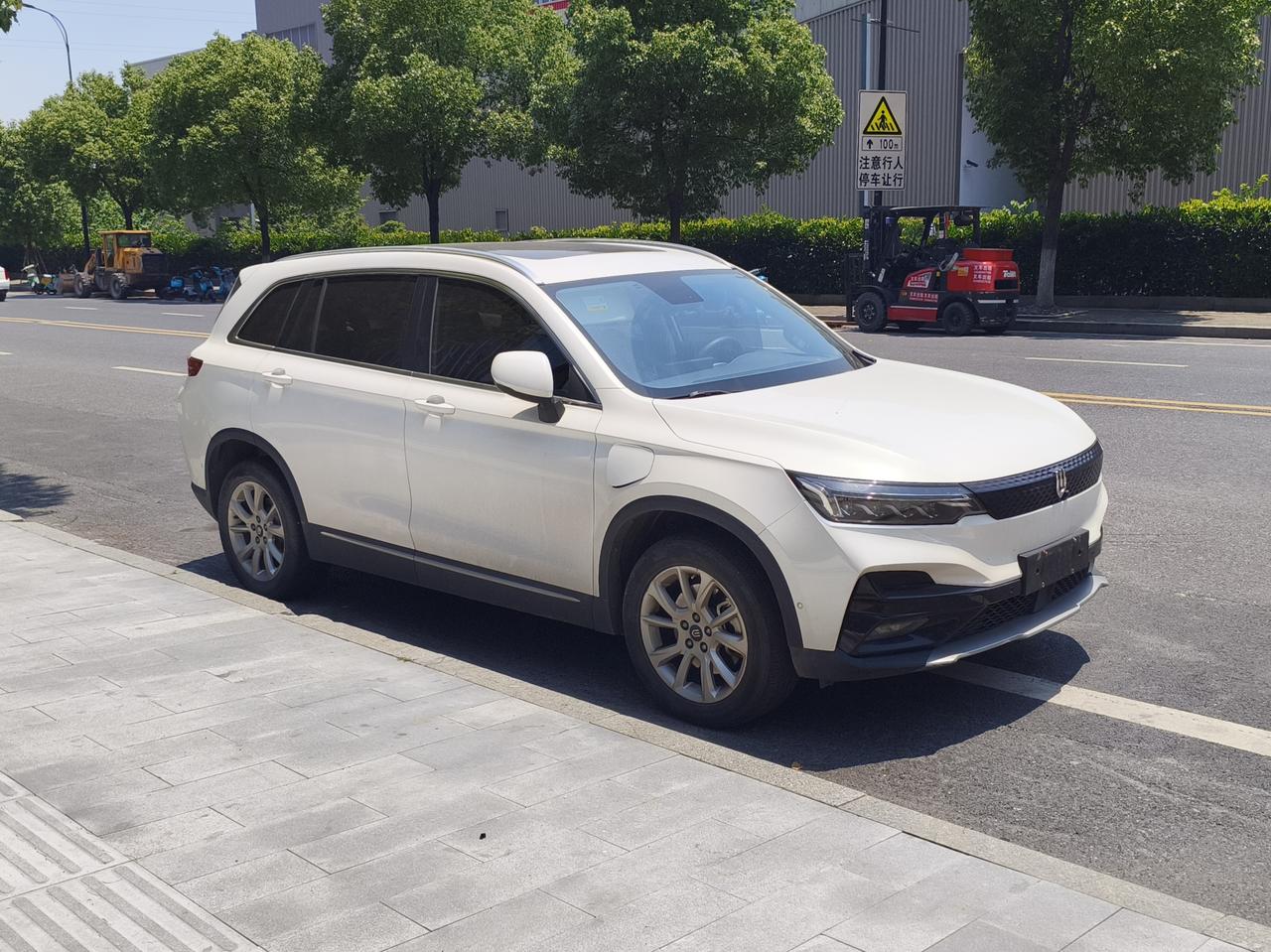 很好奇，是谁在买这样的冷门车？

创维EV6，车身尺寸4720x1908x169