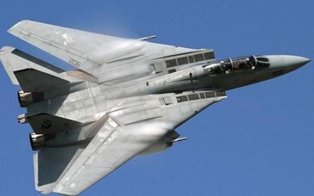 1994年，中美因朝鲜核问题关系紧张。美国派遣“小鹰号”航母战斗群闯入黄海，逼近