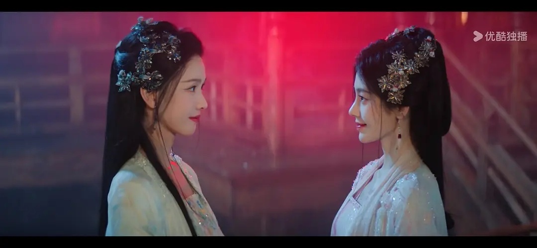 郭敬明确实有两把刷子，把身高差拉平了。 