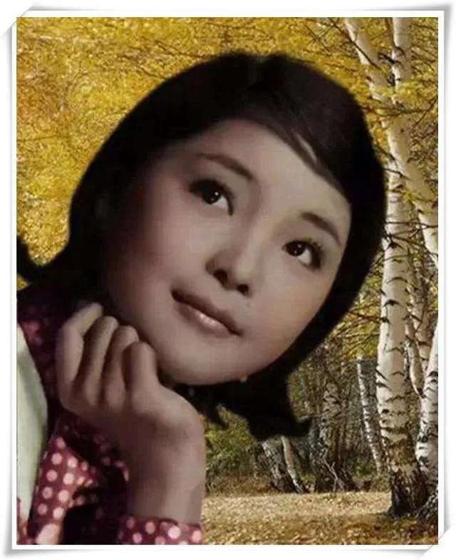 邓丽君和林青霞，花一样的年纪，都是台湾百年不遇的卓越女性，不过两人风格不一，各是