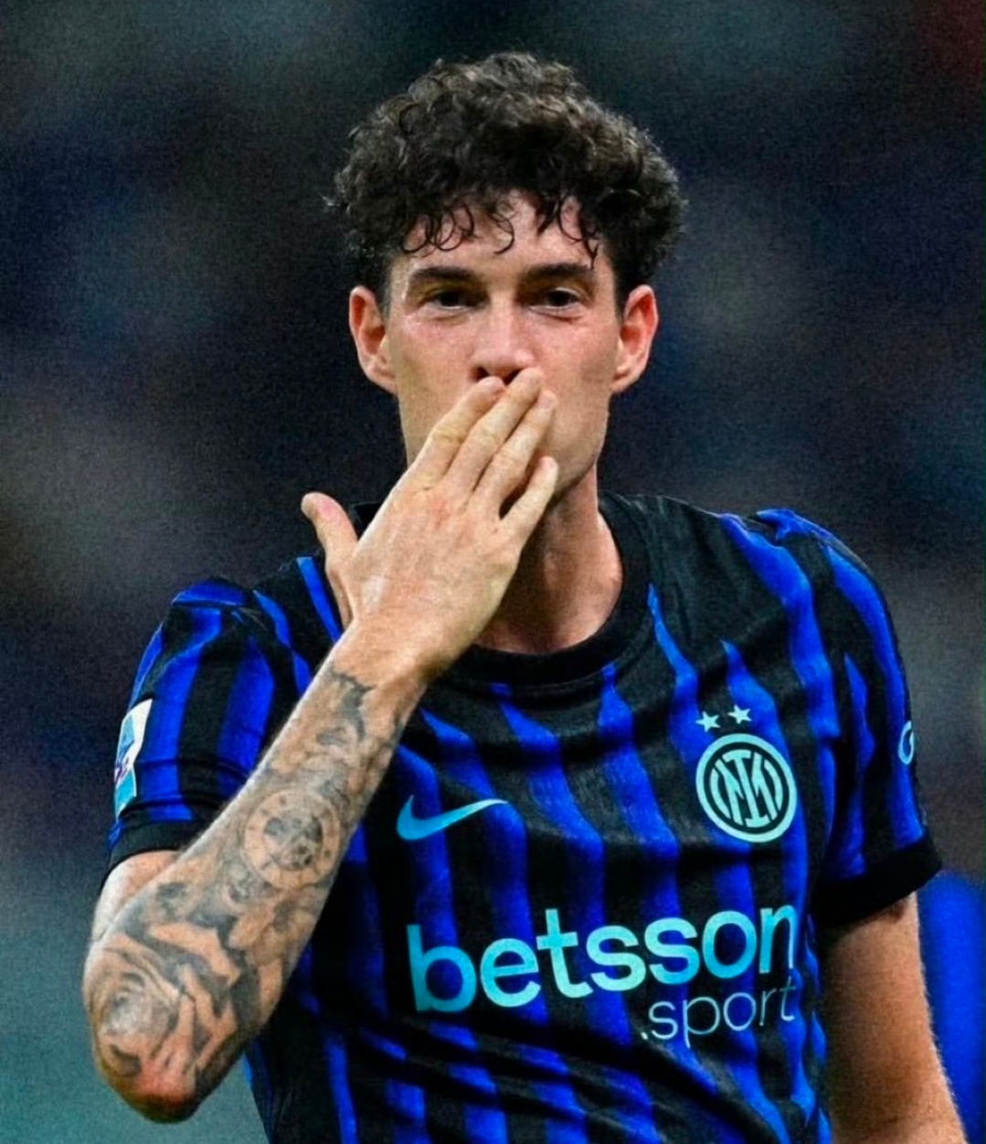 国米高层喊话巴萨：要巴斯托尼，别玩虚的赶紧报价！蓝黑军团即将登顶意甲，欧战出局后