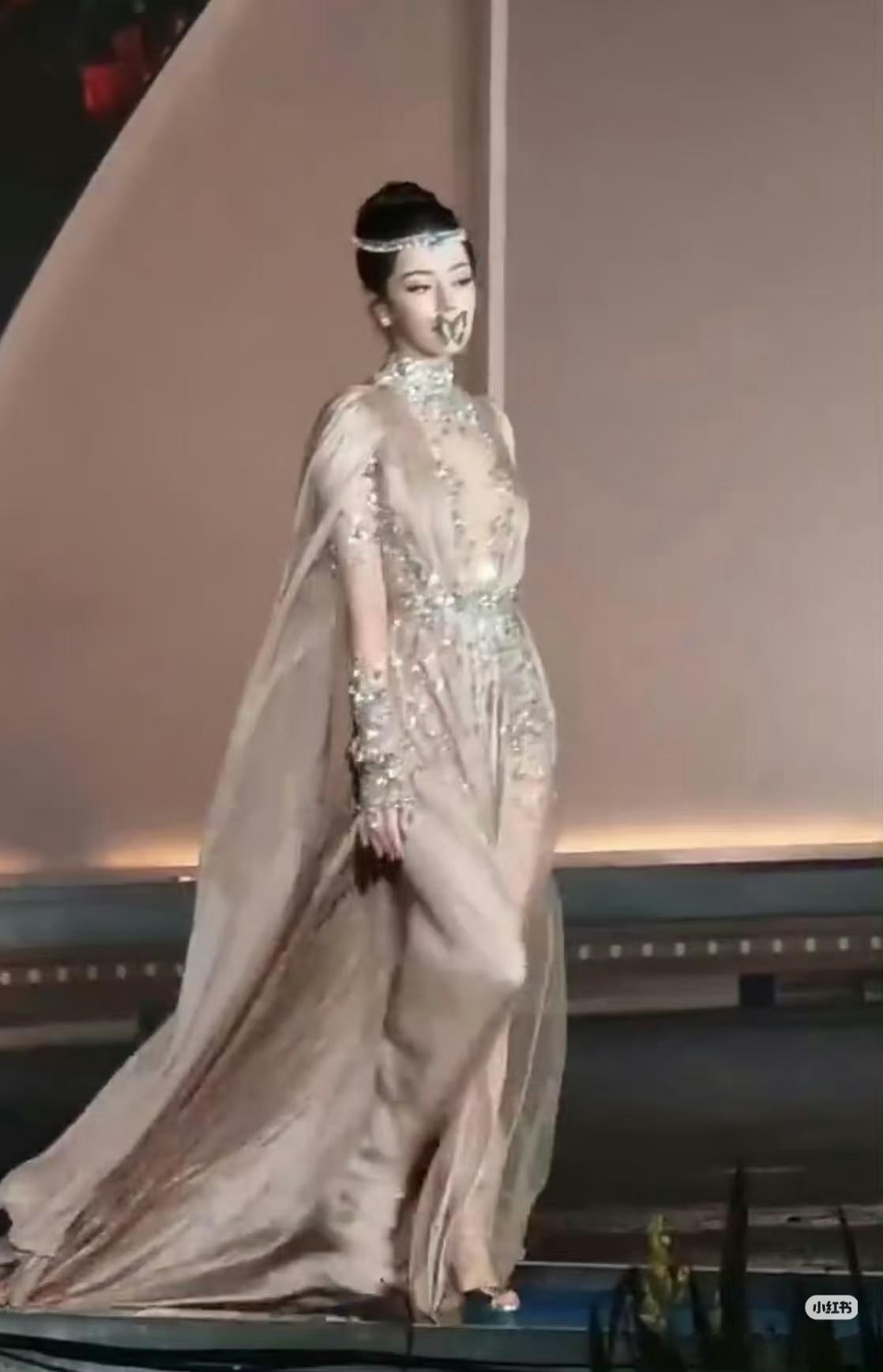 像波斯教的圣女，你们懂吗？ ​​​