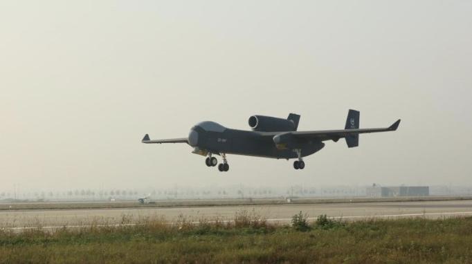 中国“九天”首飞成功，印媒坐不住了：强没用，还不是阵风的靶子。中国九天大型无人机