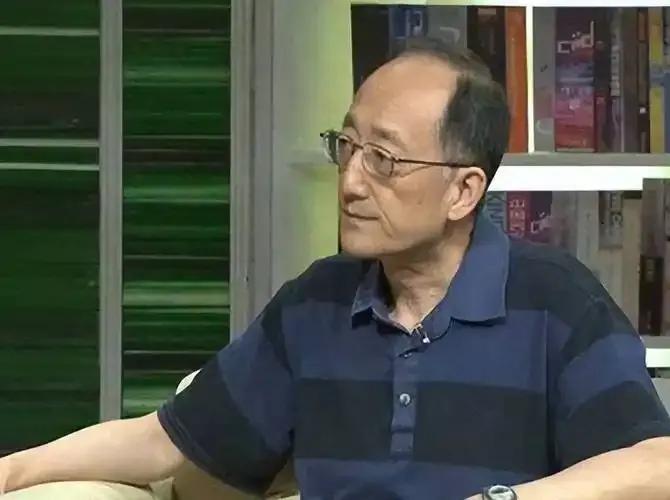 1994年2月，韩练成中将icon的儿子韩兢icon在澳门出差，特意去拜访父亲的