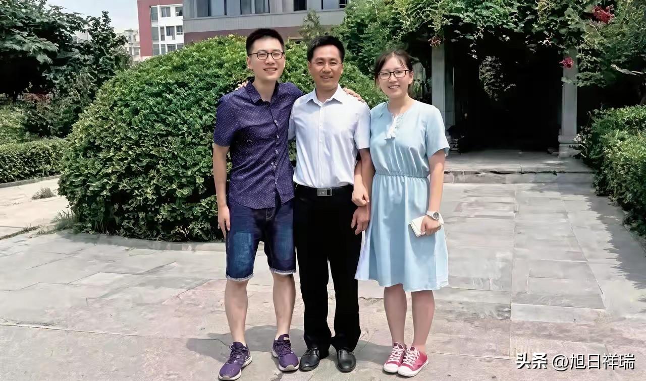 太厉害了！河南商丘一对姐弟，只差一岁，先后以全县理科第一名的成绩考上清华大学同一