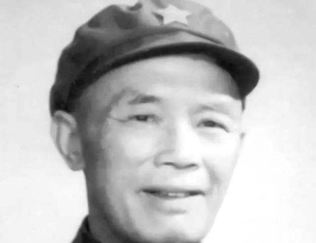 1967年，开国少将钟伟被人装进麻袋，被装进麻袋中。半个多小时后，他连人带麻袋被