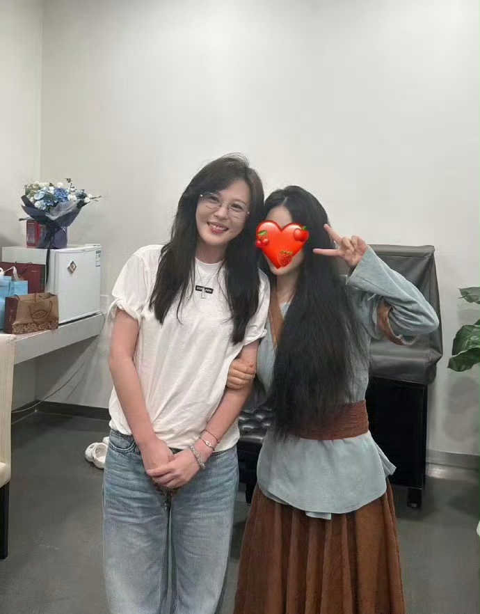 李金铭现身看着状态好好👍还是那么漂亮