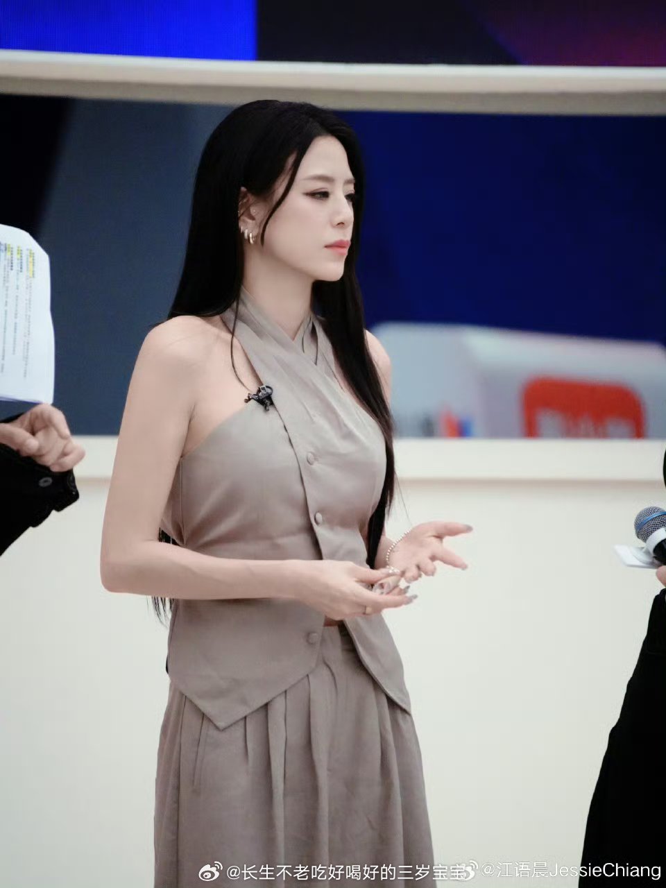 江语晨来浪姐胖了12斤别人上浪姐是减肥集中营，我们语晨是大型干饭现场！拿着“雷霆