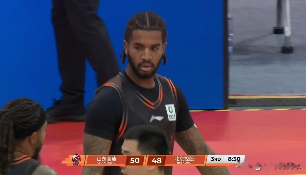 山东高速大外援克里斯真是太能罚球了！在今天山东高速主场以98：88战胜北京控股的