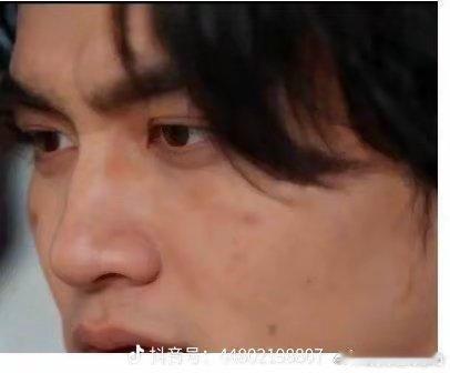 云旗啊啊啊啊啊你咋了  你咋了  你怎么状态是这样的你才24呀 兄die 