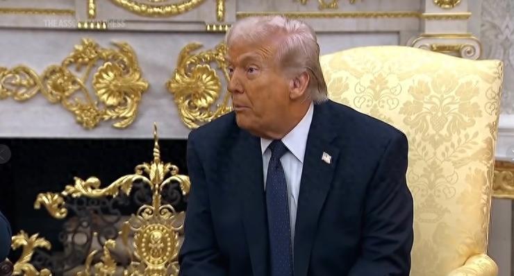 或许在特朗普的认知里，伊朗不过是一个被制裁多年、不堪一击的国家，凭借美国的军事优