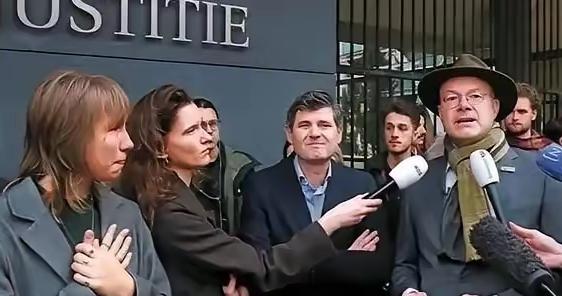 这一回中国可真要杀鸡给猴看了。中国实在忍无可忍，终于要杀鸡给猴看了，谁是这只鸡？