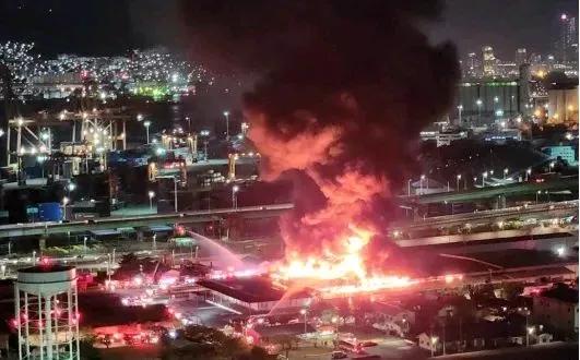 突发！韩国釜山一驻韩美军补给仓发生火灾，这才发现，毛主席的论断真高明……

当地