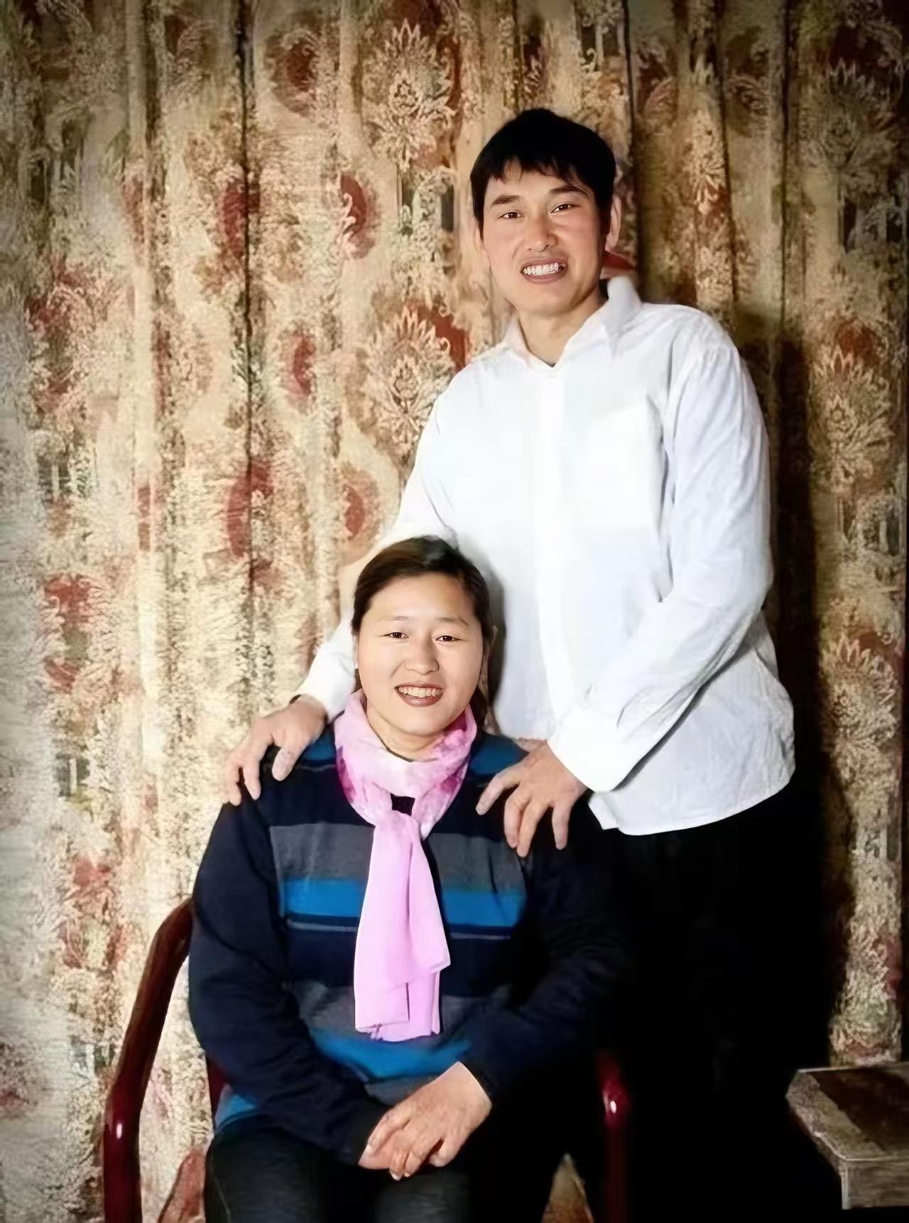 最佩服大衣嫂，家里穷的揭不开锅了，老公还不务正业天天唱歌，她竟然没有阻拦，感觉不