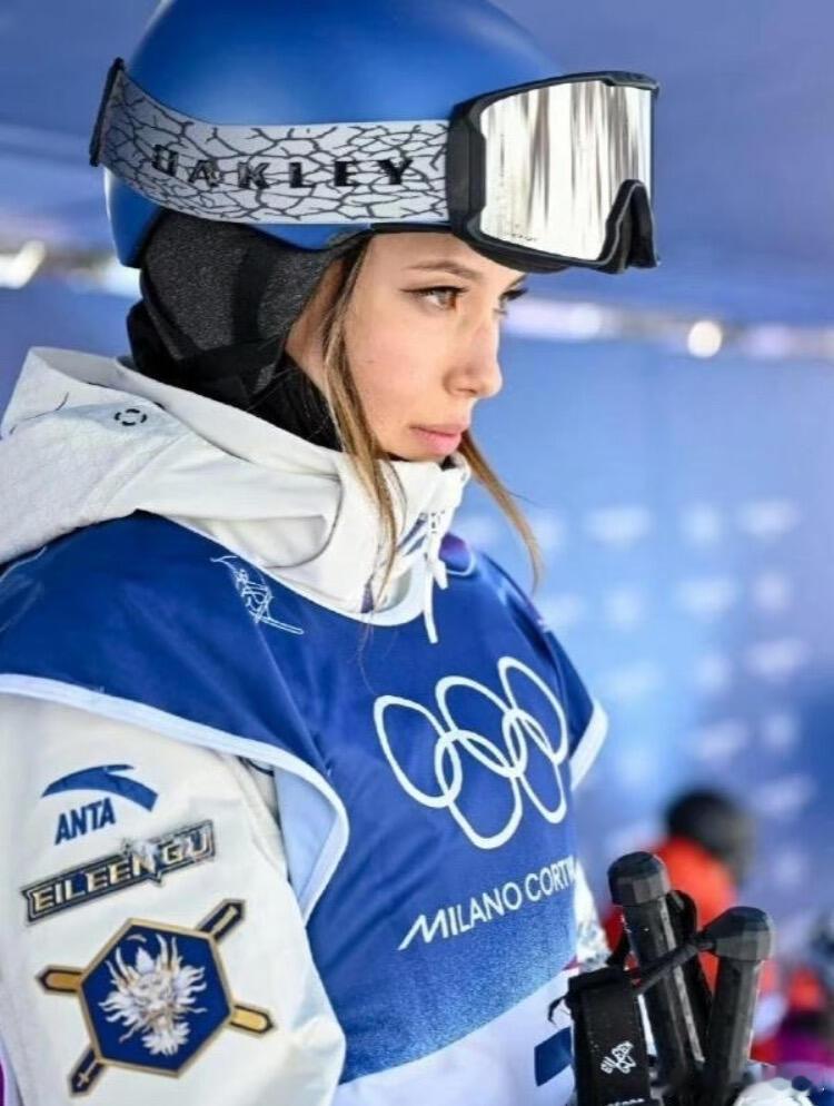 从装备研发到文化赋能，安踏用东方美学与科技实力，让世界看见中国冰雪的自信。谷爱凌