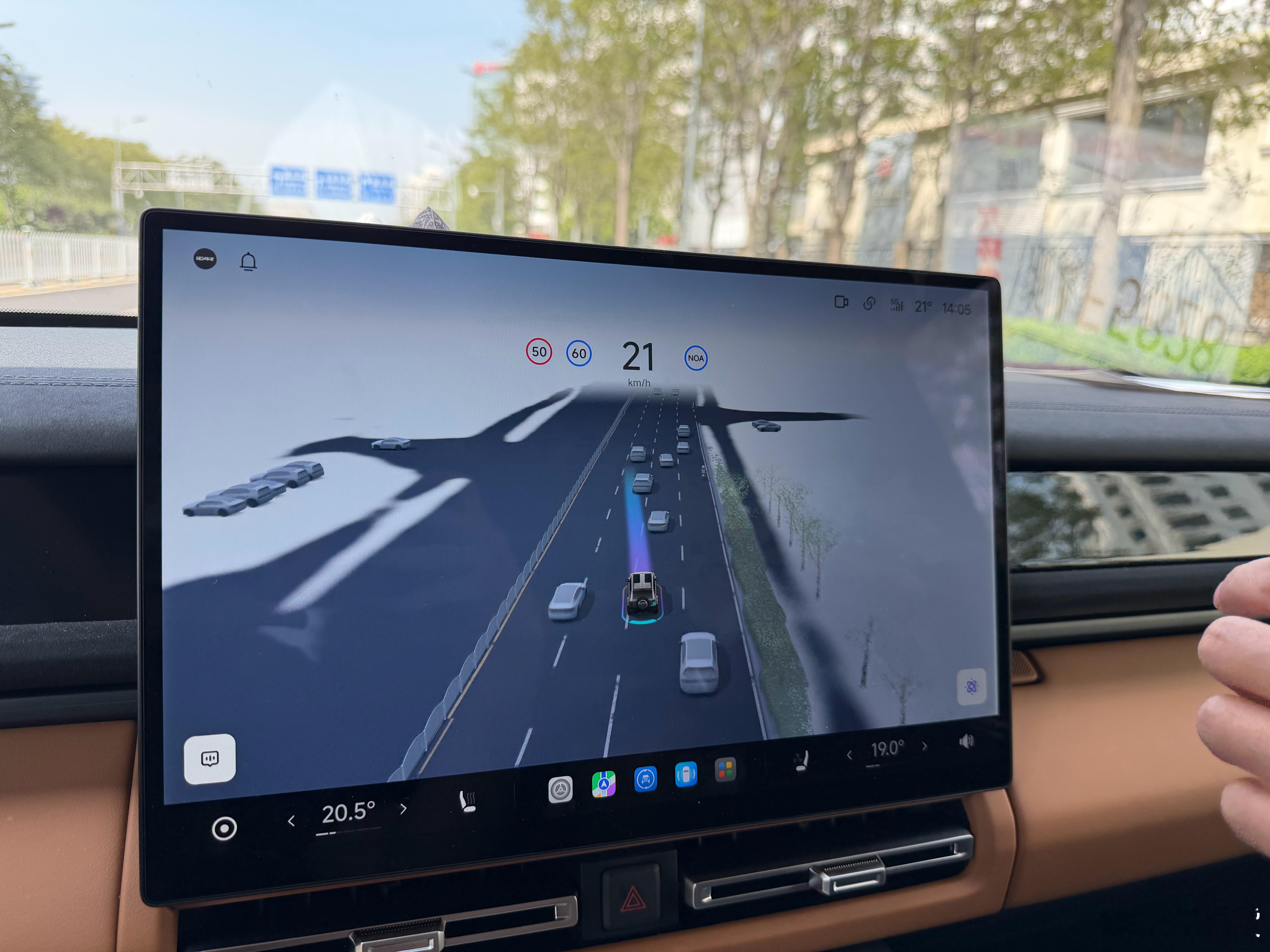 猜猜有何不同～中国首款整车智能体芯片星空中国首个智能虾上车原来芯片发布会可以这么