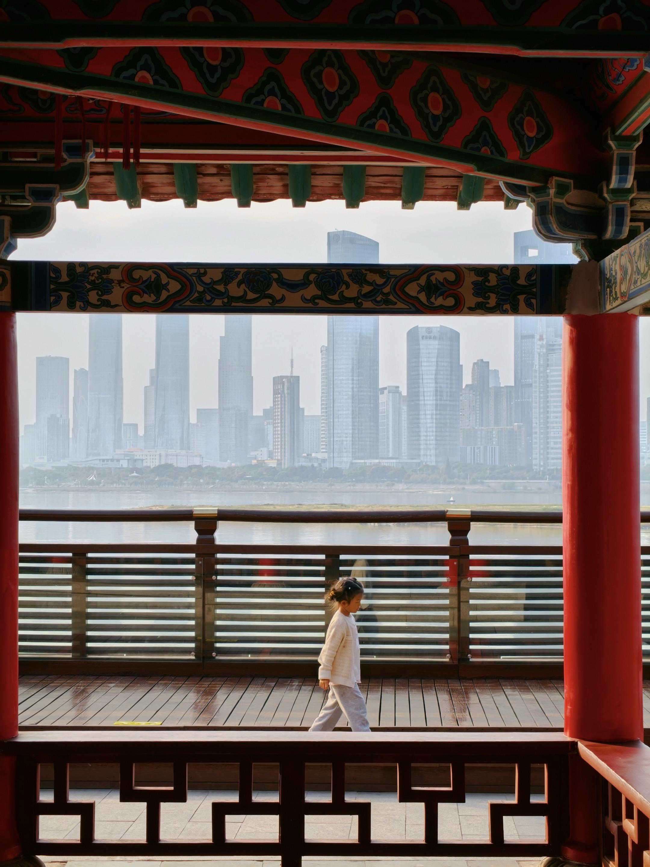 手机扫街教程-“古风与现代的碰撞🏮”🌉古今同框机位大公开 👉 红...